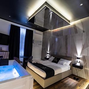 Maximum Suite & Spa